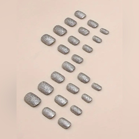 24 Short Silver Glitter Square Shaped Press On Nails Kit. - Picture 3 of 3